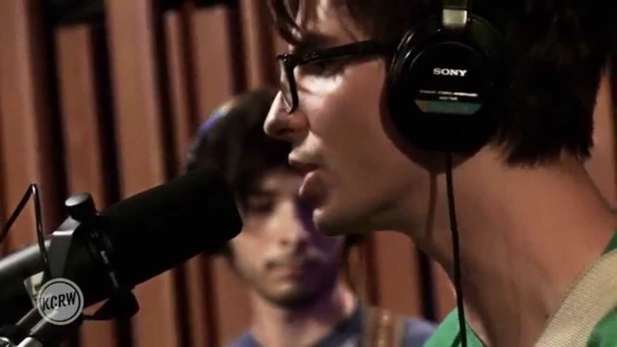 De Lux performing "Moments" Live on KCRW