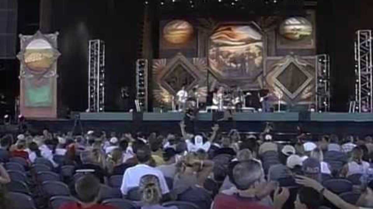 Deana Carter - Strawberry Wine (Live at Farm Aid 1999)