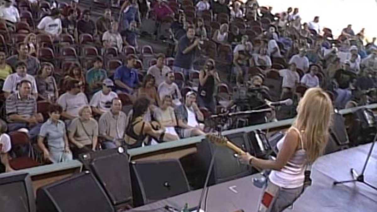 Deana Carter - We Danced Anyway (Live at Farm Aid 1999)