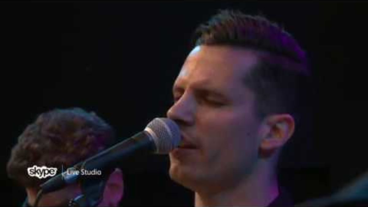 Devin Dawson - I Don't Care Who Sees (98.7 THE BULL)