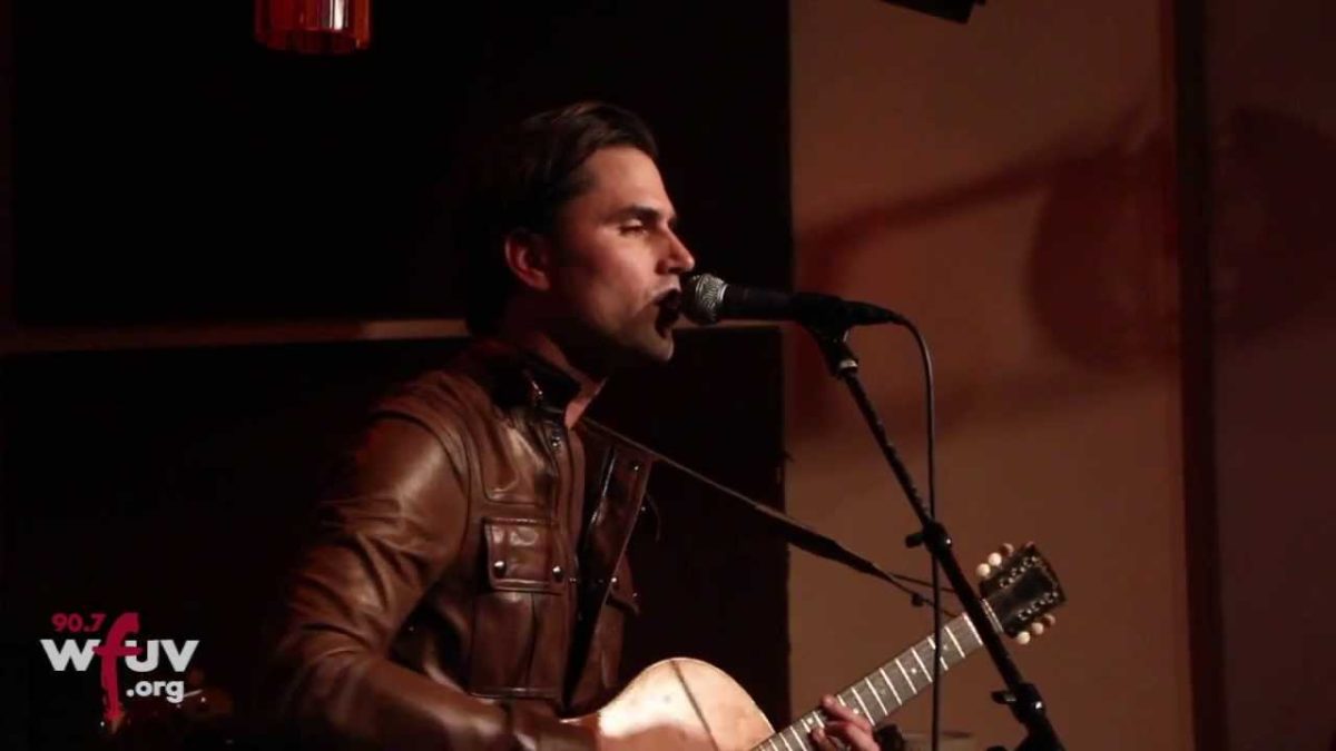 Diego Garcia - "She Dances" (FUV Live at The Living Room)