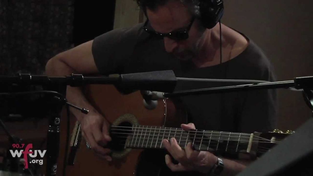 Diego Garcia - "Stay" (Live at WFUV)