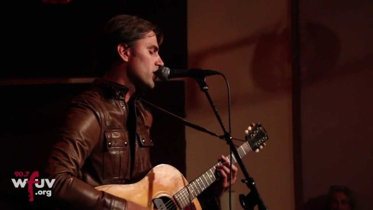 Diego Garcia - "Sunnier Days" (FUV Live at The Living Room)
