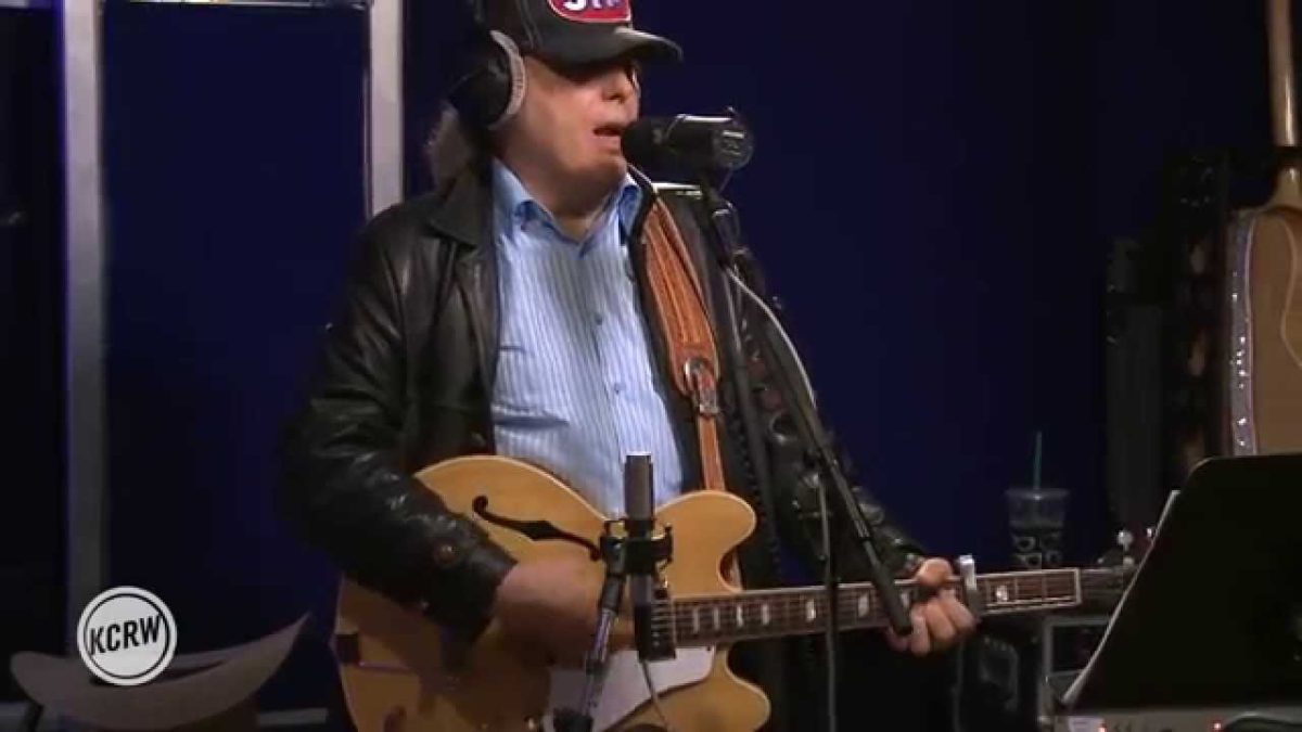 Dwight Yoakam performing "Liar" Live on KCRW