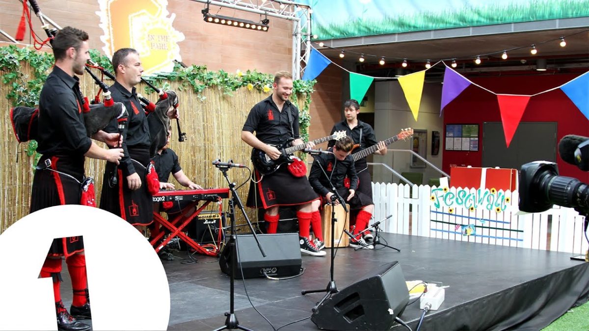 Red Hot Chilli Pipers cover Don't Stop Believin' (Journey) at G in the Park