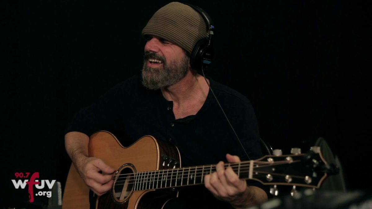 Edie Brickell & New Bohemians - "Superhero" (Live at WFUV)