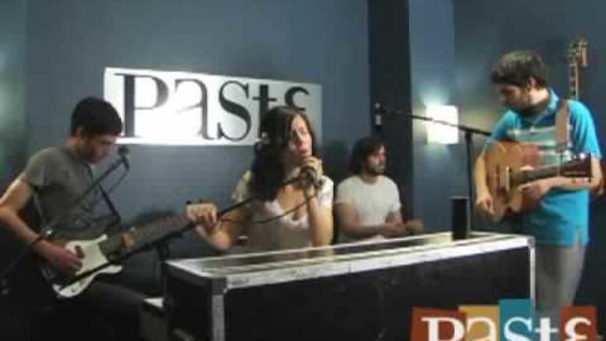 Elizabeth & the Catapult "Everybody Knows" live at Paste