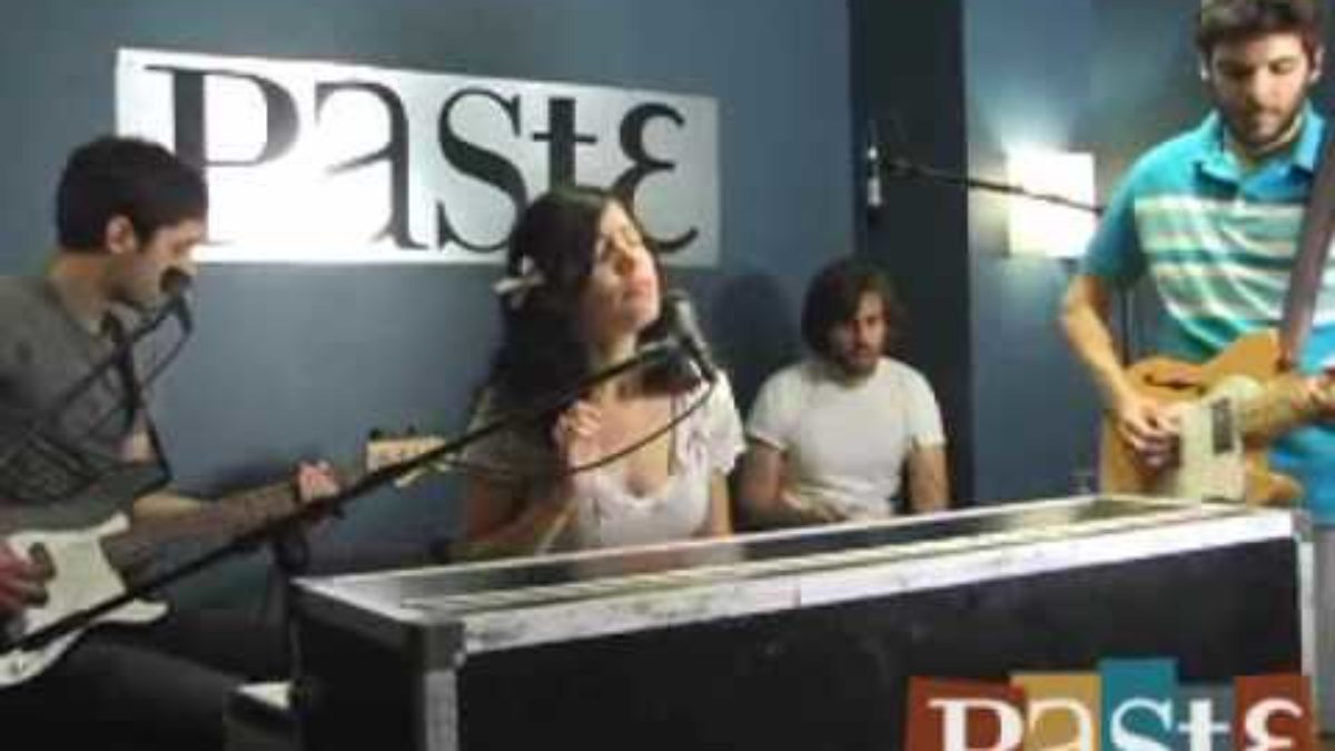 Elizabeth & the Catapult "Mama's Boy" live at Paste