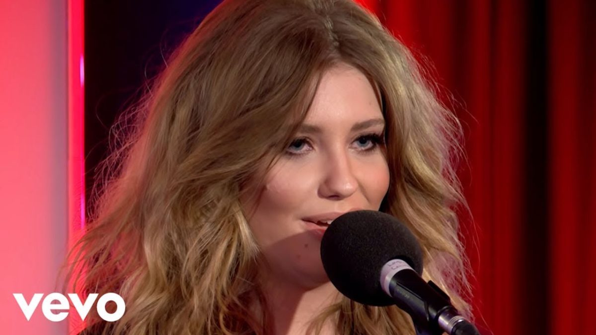 Ella Henderson - Hold Back The River (James Bay cover in the Live Lounge)