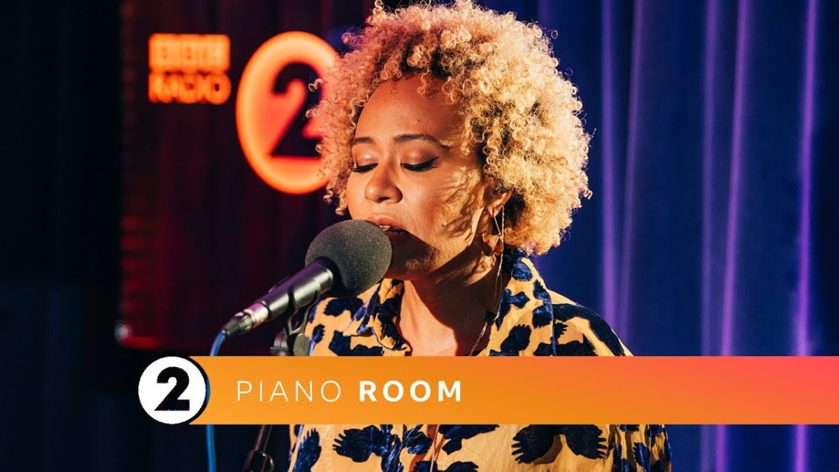 Emeli Sandé - Extraordinary Being (Radio 2 Piano Room)