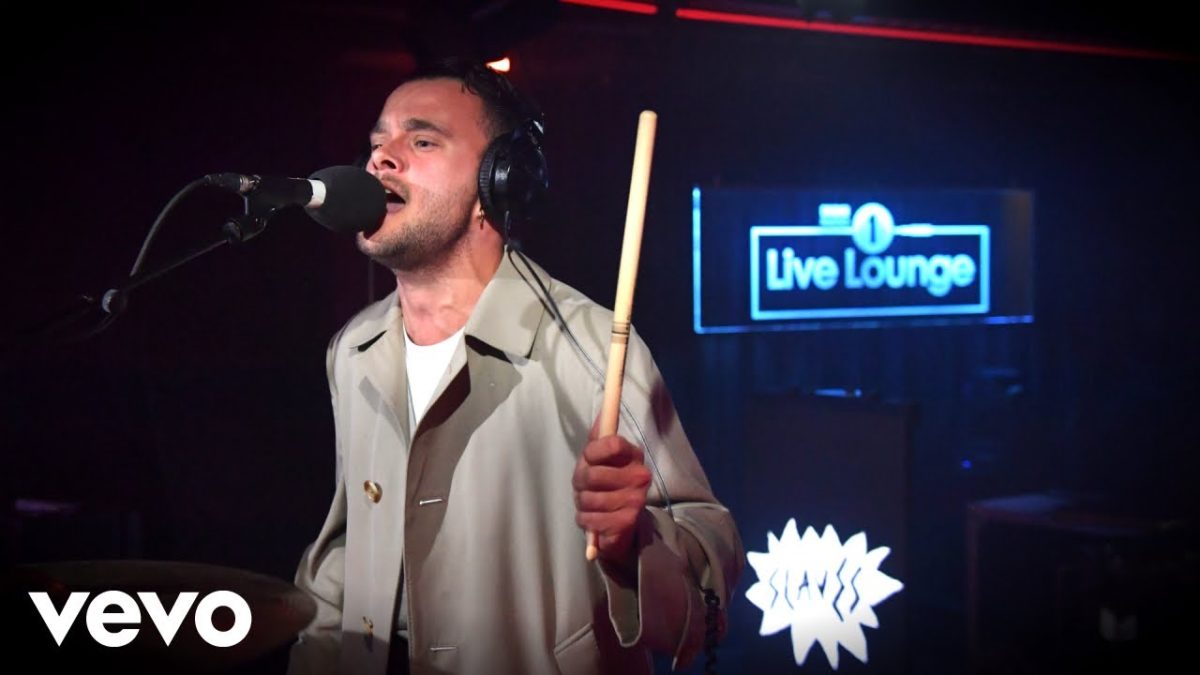 Slaves - Everybody Wants To Be Famous (Superorganism cover) in the Live Lounge
