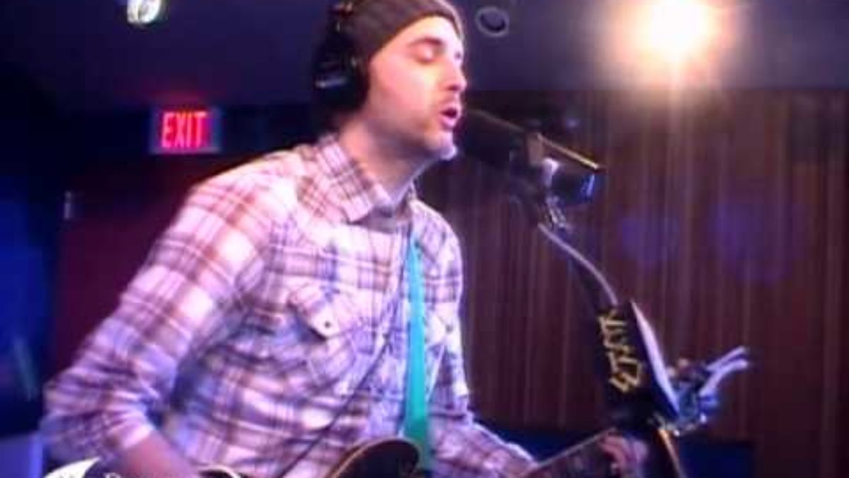 Eulogies performing "Better Than Nothing" on KCRW