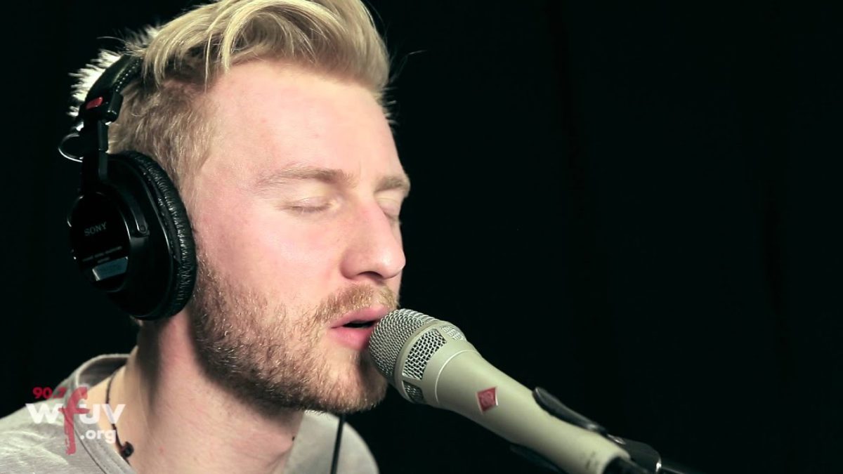 Ewert and the Two Dragons - "Pictures" (Live at WFUV)