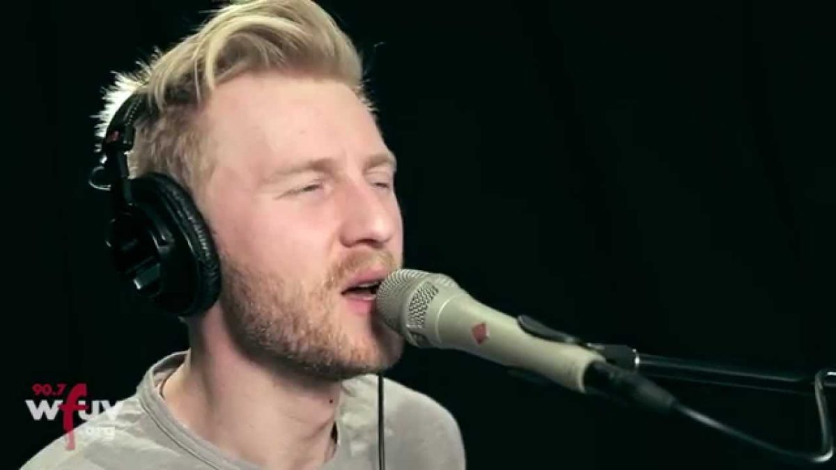 Ewert and the Two Dragons - "Million Miles" (Live at WFUV)