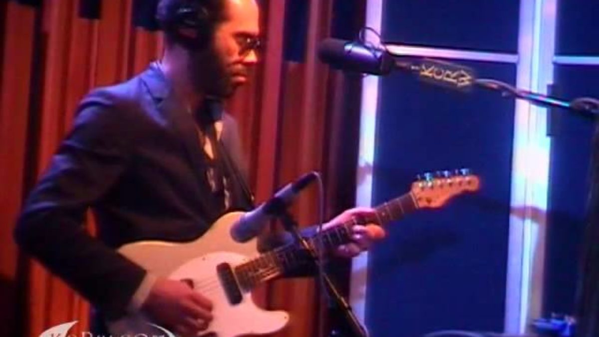 Fool's Gold performing "The Dive" on KCRW