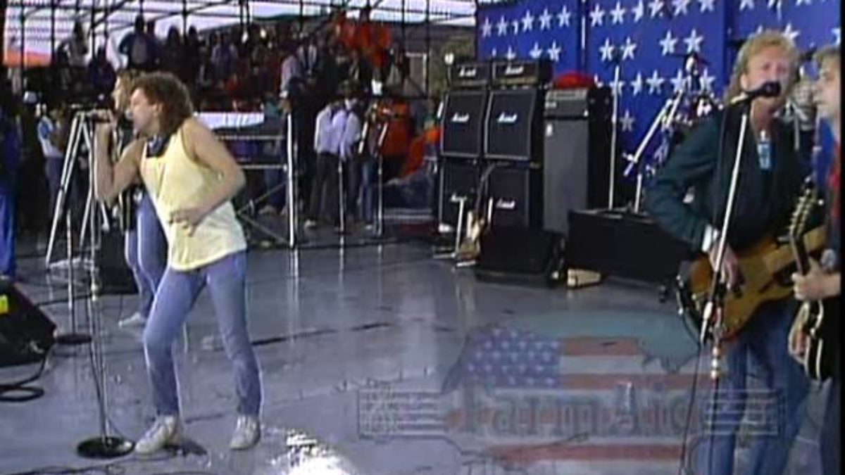 Foreigner - Hot Blooded (Live at Farm Aid 1985)
