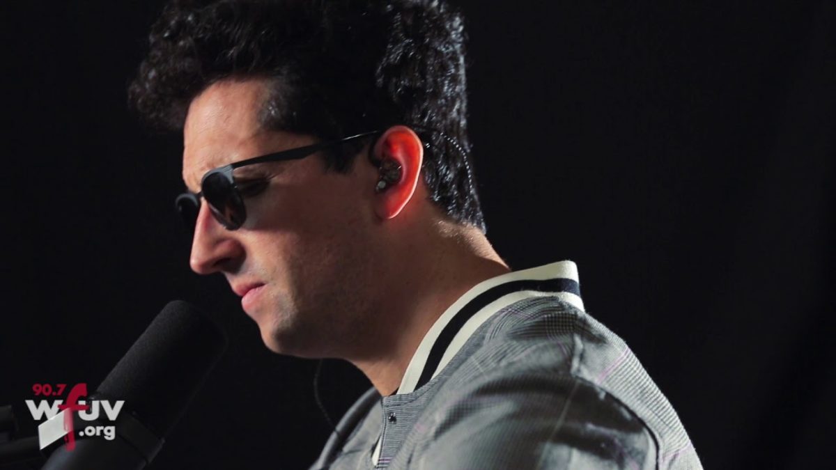 Francis and The Lights - "Drowsy" (Live at WFUV)