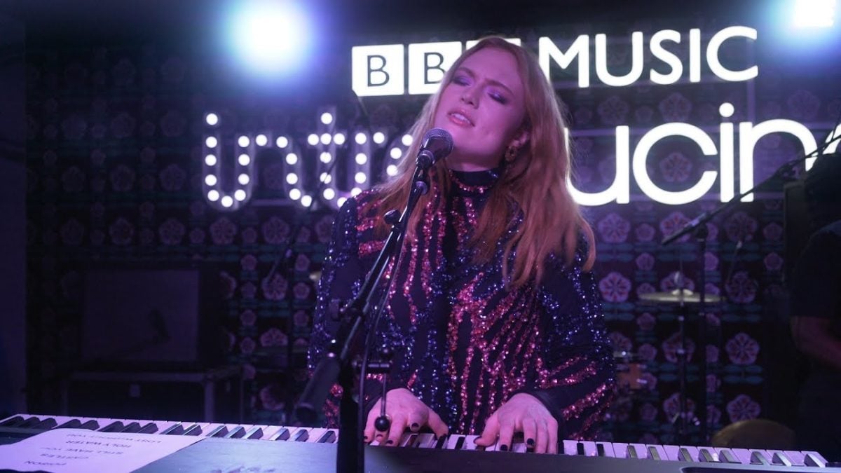 Freya Ridings - Castles (Latitude 2019)
