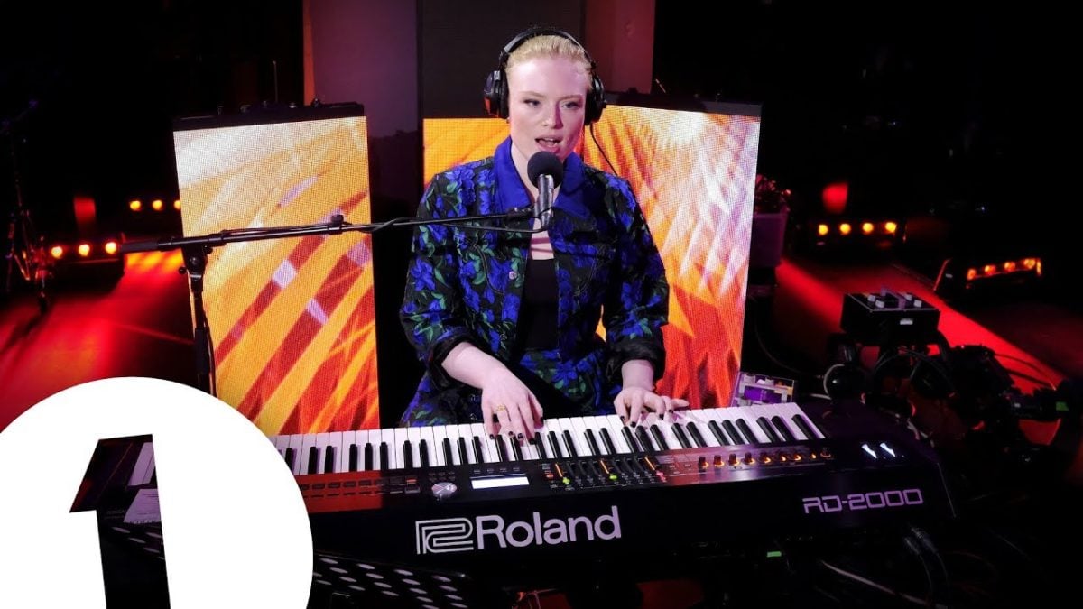 Freya Ridings - ME! (Taylor Swift cover) in the Live Lounge