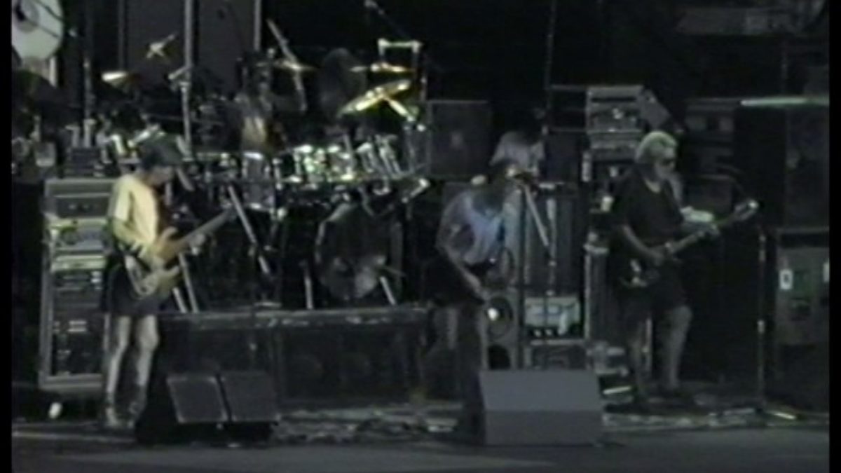 Grateful Dead Three Rivers Stadium, Pittsburgh, PA on 7/8/90 1st Set Audience