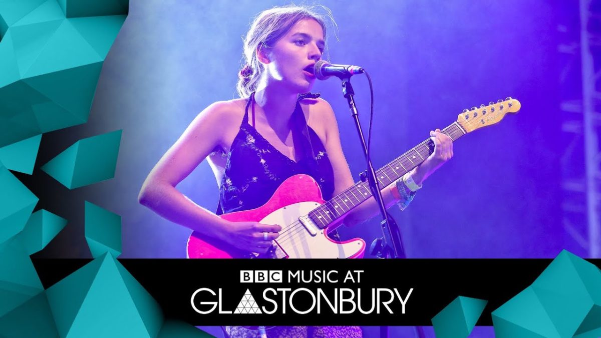Goat Girl - Slowly Reclines (Glastonbury 2019)