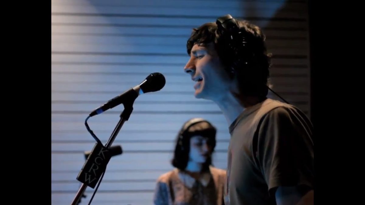 Gotye performing "Somebody That I Used To Know" on KCRW