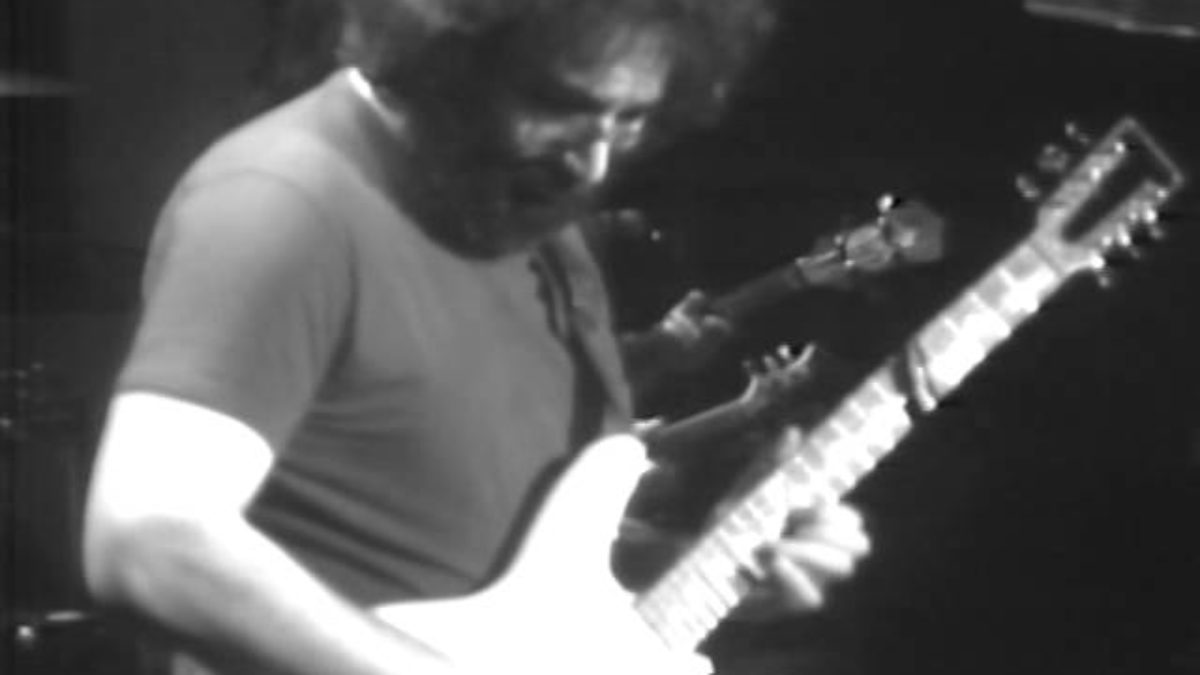 Grateful Dead - 04/26/77 - Capitol Theatre (OFFICIAL)