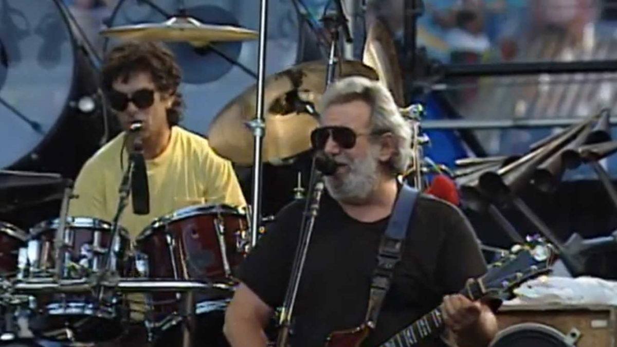 Grateful Dead Perform ‘Loose Lucy’ In 1990: Pro-Shot Video