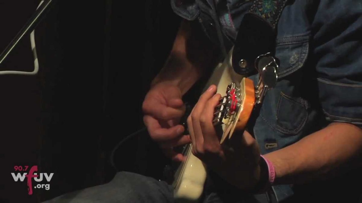 Hacienda - "Savage" (Live at WFUV)