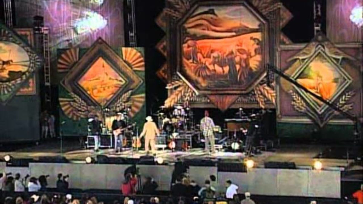 Hootie & the Blowfish & Woody Harrelson - Jailhouse Rock (Cover) - (Live at Farm Aid 1998)