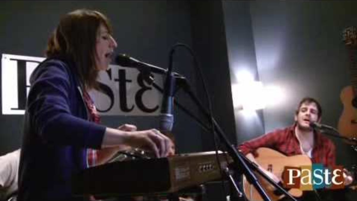 Headlights "Wisconsin Beaches" live at Paste