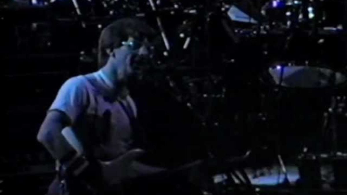 He's Gone (2 cam) - Grateful Dead - 9-16-1990 Madison Sq. Garden, NY set2-04
