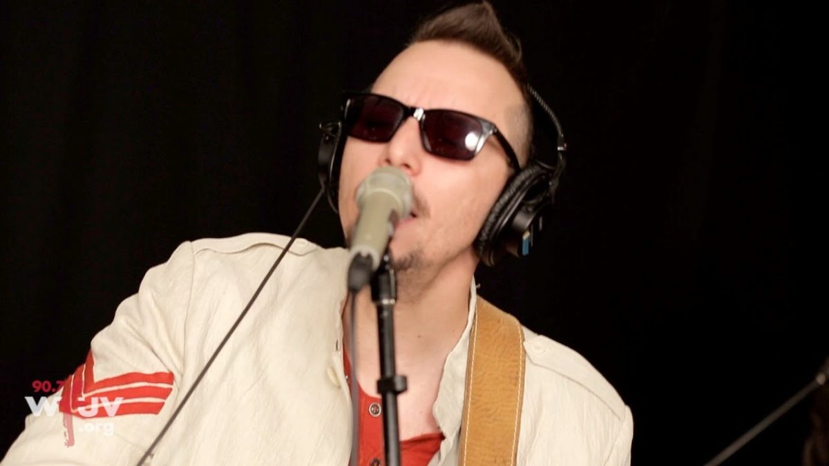 Hollis Brown - "Do Me Right" (Live at WFUV)