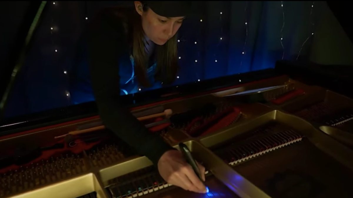 Holly Bowling Performs ‘Live At Home’ On April 9: Full Set Video
