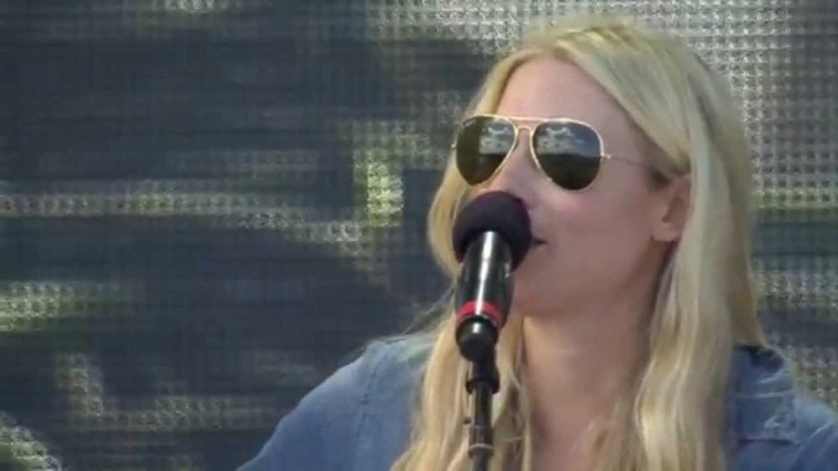 Holly Williams - "Waiting on June" (Live at Farm Aid 30)