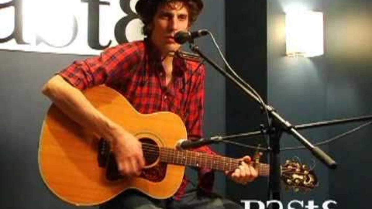 Ian Thomas "Poor Children" live at Paste
