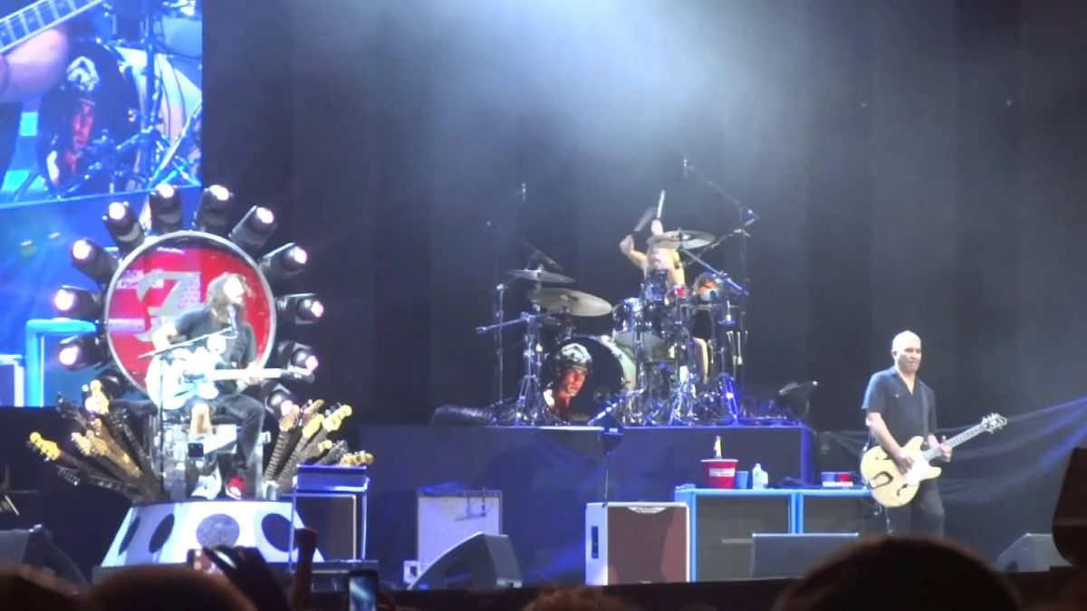 FOO FIGHTERS : Van Halen, Yes, School's Out Intros : {1080p HD} : Chicago, IL : 8/29/2015
