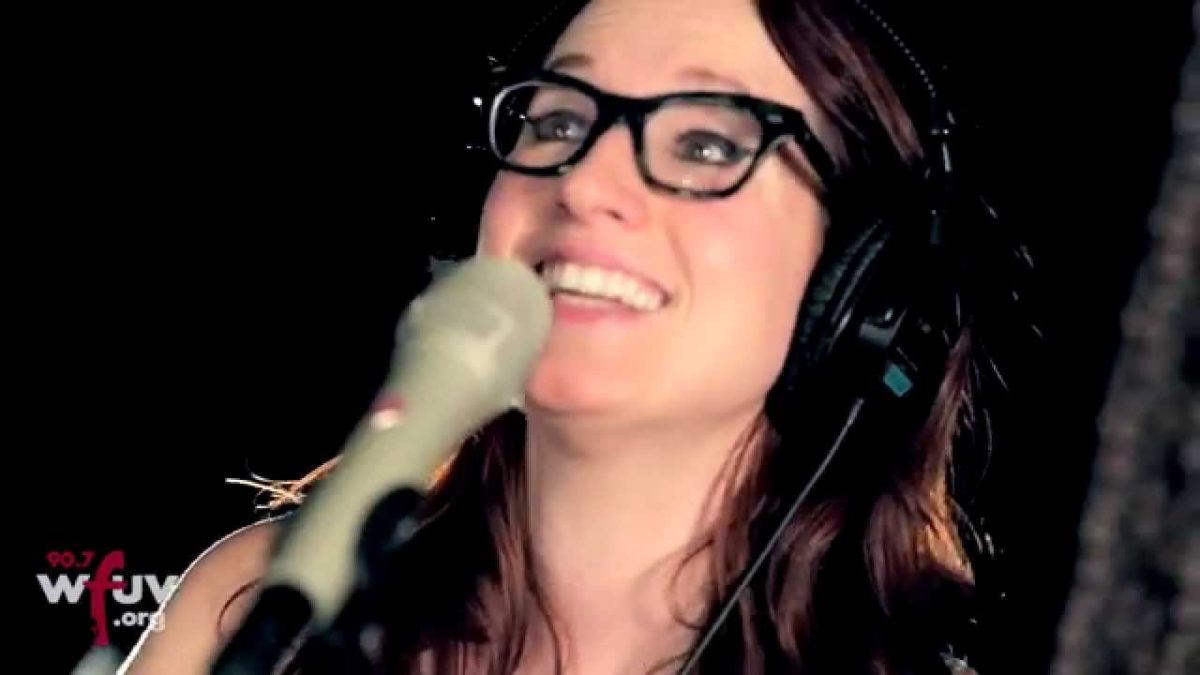 Ingrid Michaelson - "Girls Chase Boys" (Live at WFUV)