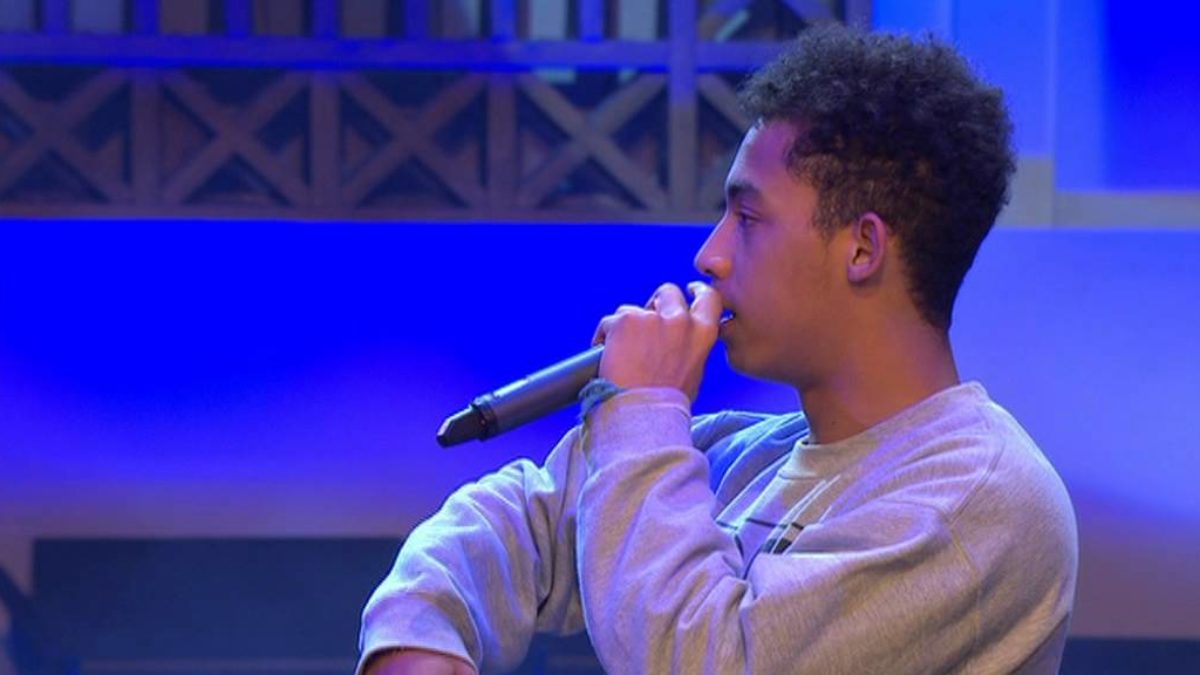 Rizzle Kicks perform When I was a Youngster for Moyles penultimate show
