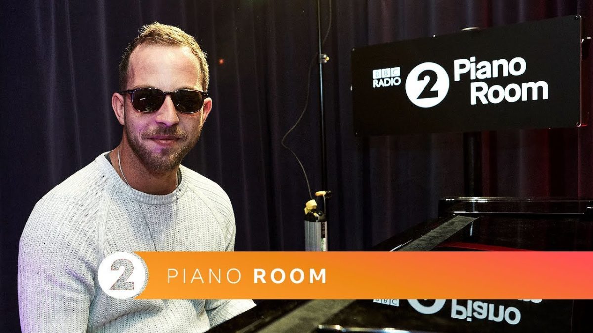 James Morrison - You Give Me Something (Radio 2 Piano Room)