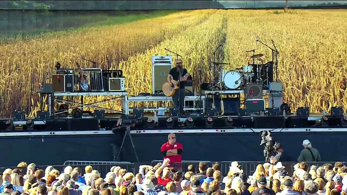 Jamey Johnson - Just Give it Away (Live at Farm Aid 30)