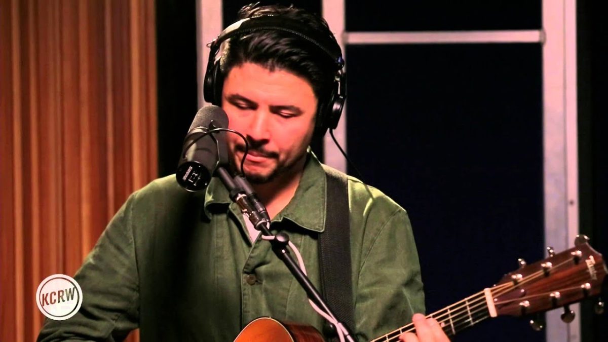 Jamie Woon performing "Message" Live on KCRW