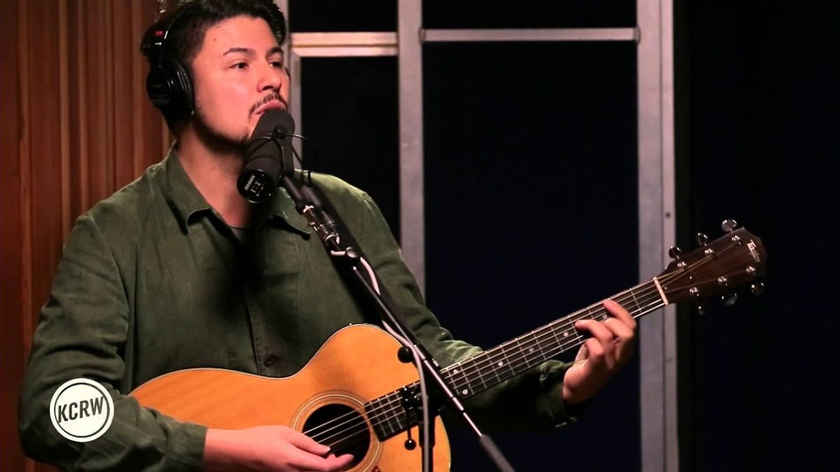 Jamie Woon performing "Sharpness" Live on KCRW