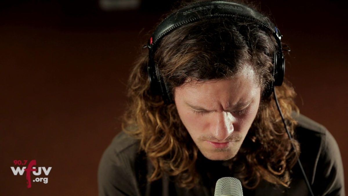 Jesse Hale Moore - "Holding a Sign" (Live at WFUV)