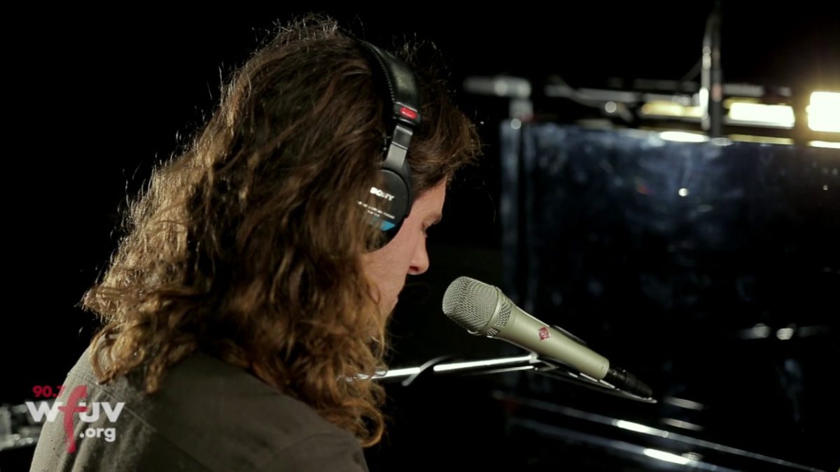 Jesse Hale Moore - "Leave You Lonely" (Live at WFUV)