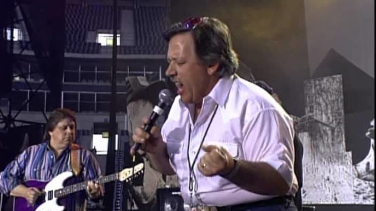John Conlee - I'm Only In It For The Love (Live at Farm Aid 1992)