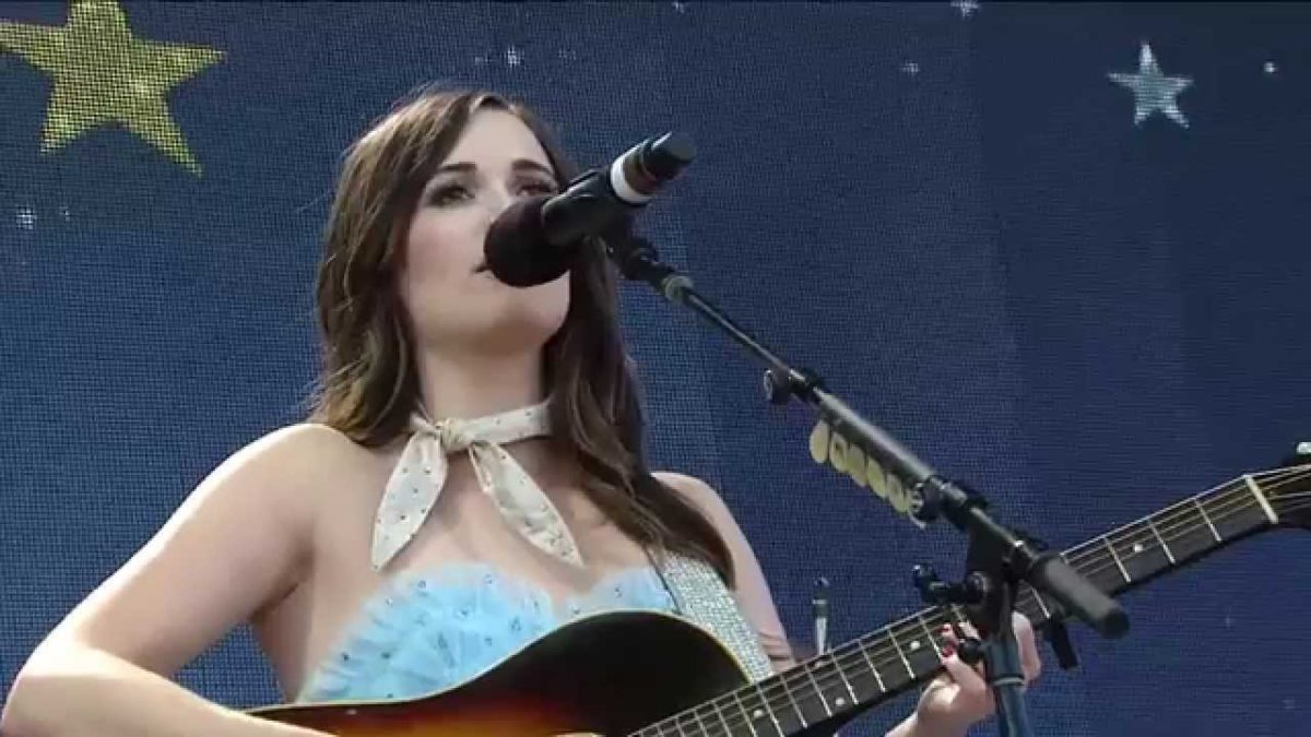 Kacey Musgraves - Merry Go 'Round (Live at Farm Aid 30)