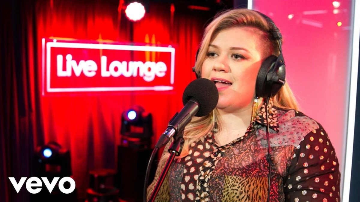 Kelly Clarkson - Better Have My Money (Rihanna cover in the Live Lounge)