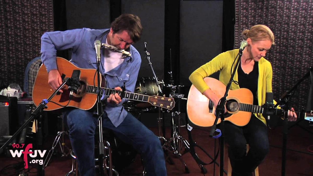 Kelly Willis & Bruce Robison -  "Long Way Home" (Live at WFUV)
