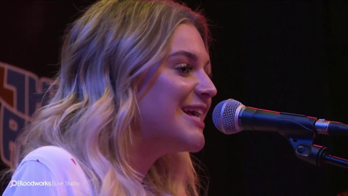 Kelsea Ballerini - I Hate Love Songs (BULL 98.7)